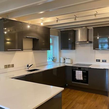 Апартаменты Contemporary Duplex - Private Patio & Parking Стокпорт Экстерьер фото