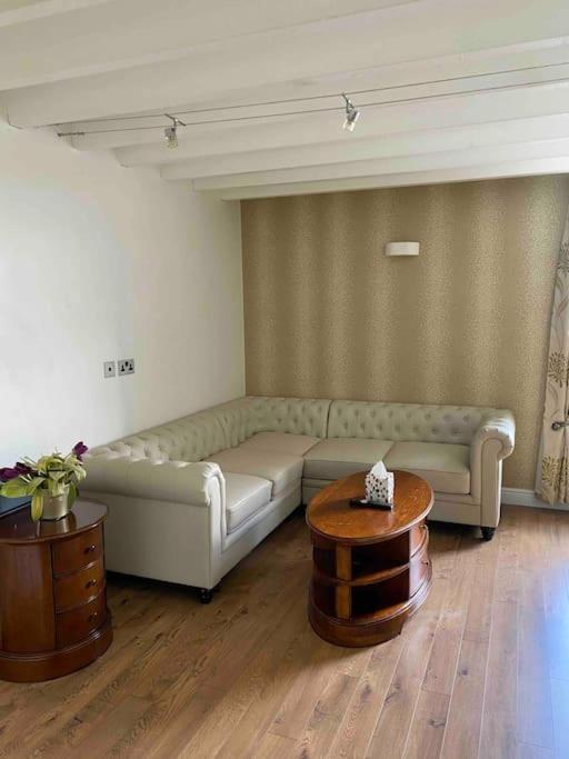 Апартаменты Contemporary Duplex - Private Patio & Parking Стокпорт Экстерьер фото